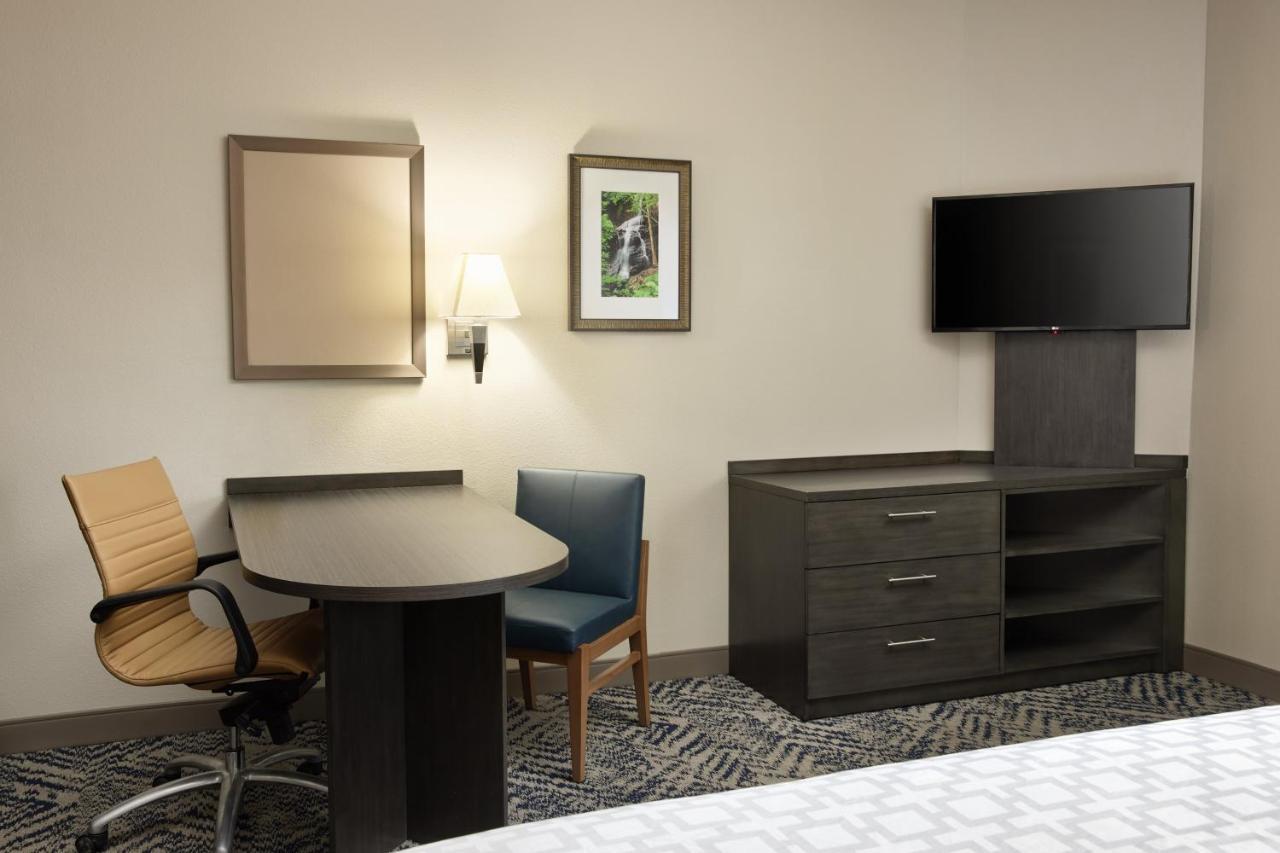 Candlewood Charleston-northwoods By Ihg Hotel